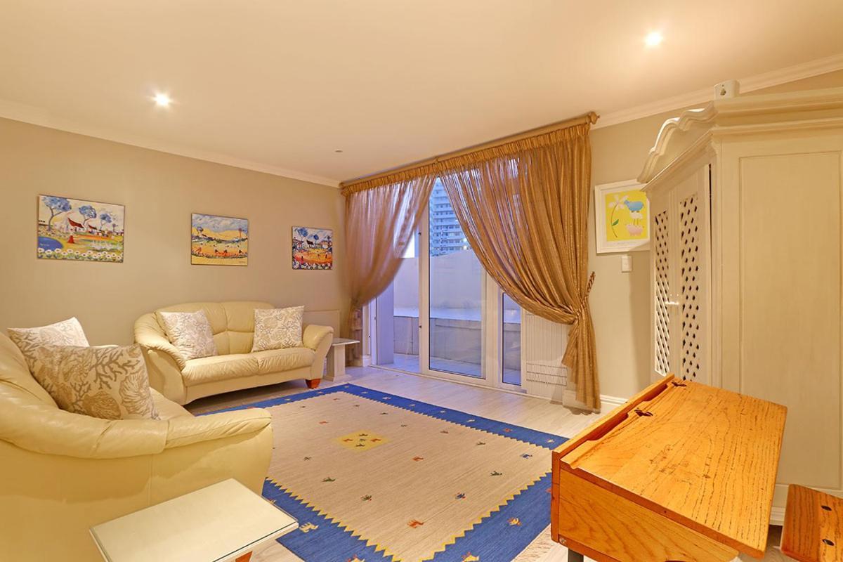 Bayview 30 By Hostagents Villa Bloubergstrand Exterior photo