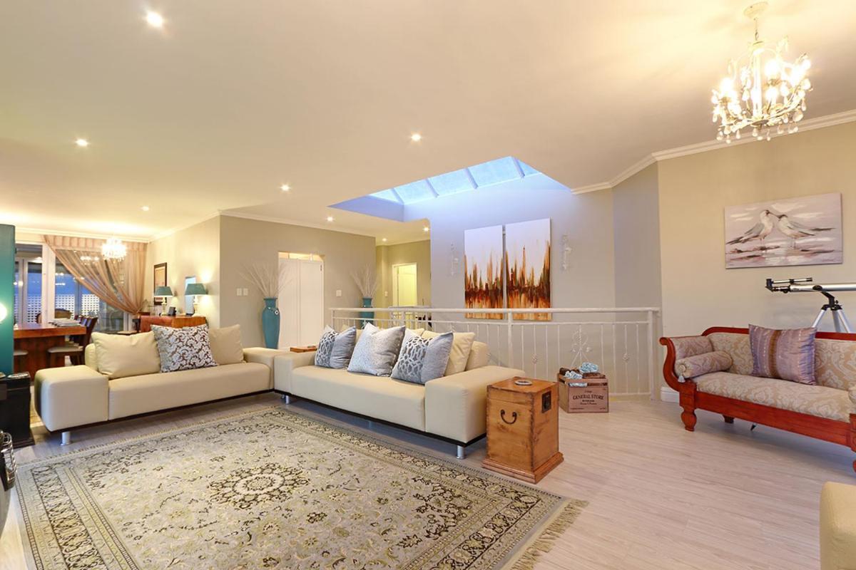 Bayview 30 By Hostagents Villa Bloubergstrand Exterior photo