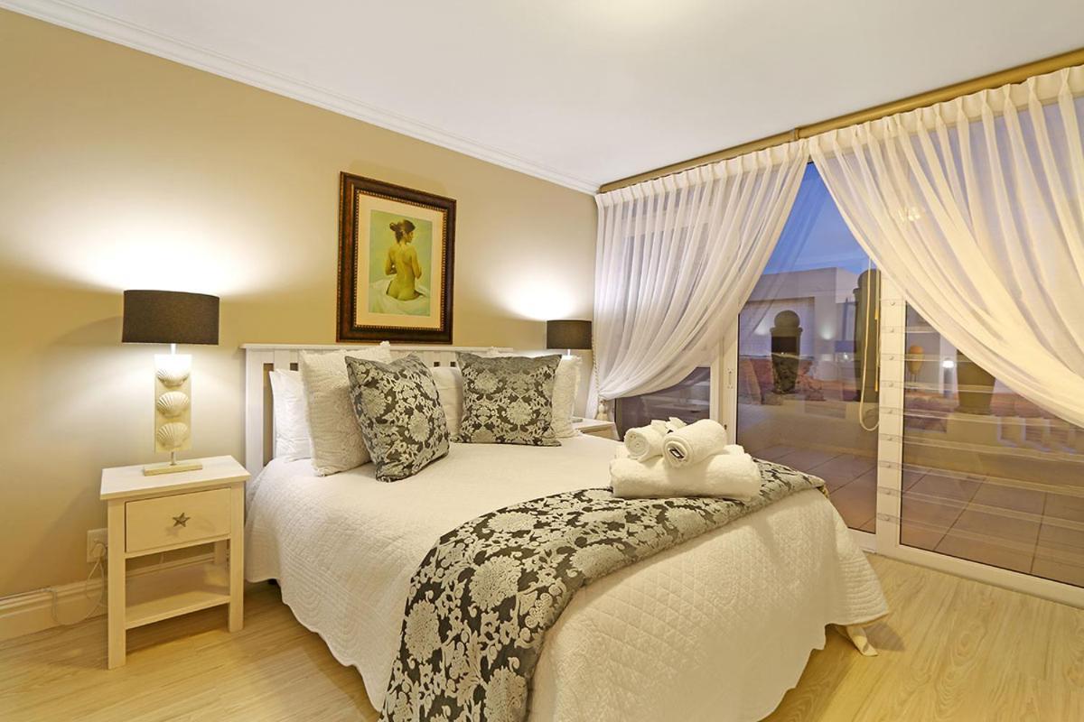 Bayview 30 By Hostagents Villa Bloubergstrand Exterior photo