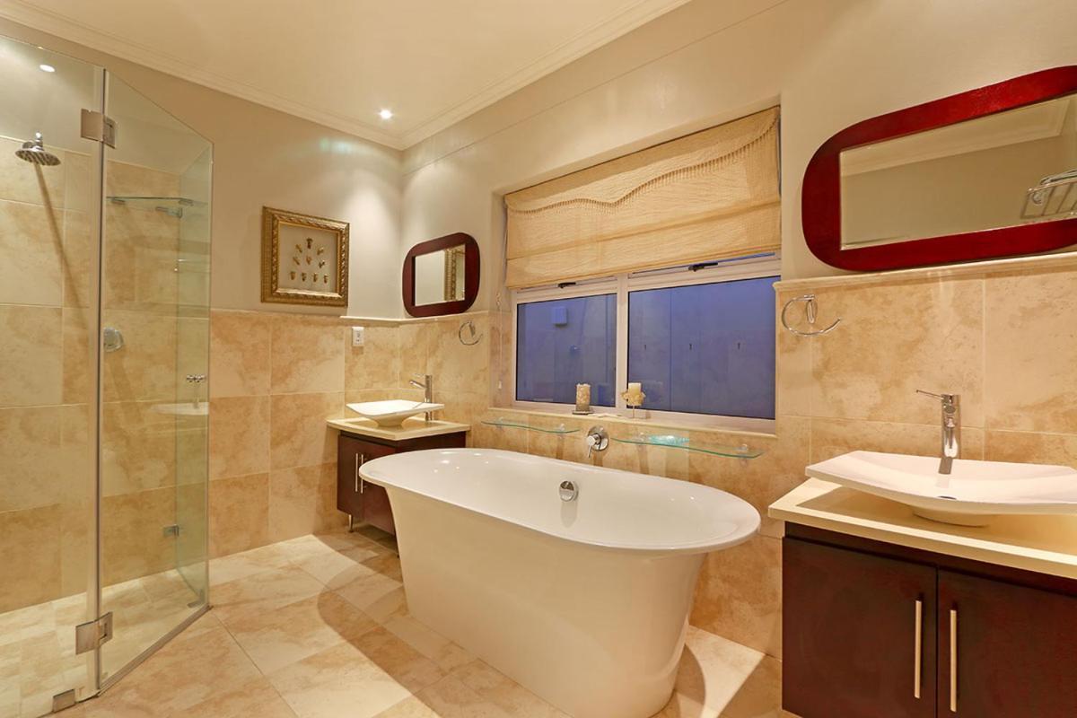 Bayview 30 By Hostagents Villa Bloubergstrand Exterior photo